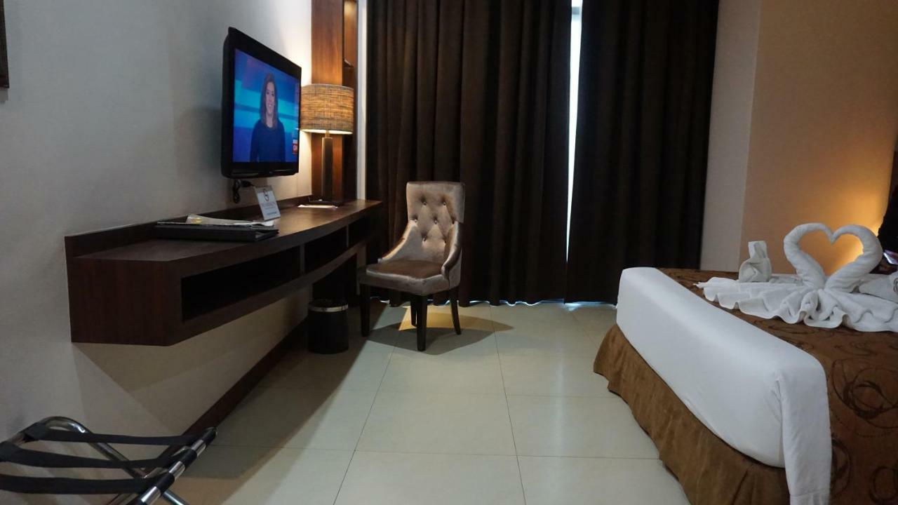 Kew Hotel